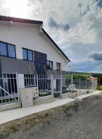 Duplex cu 5 camere cu Canalizare în Iris