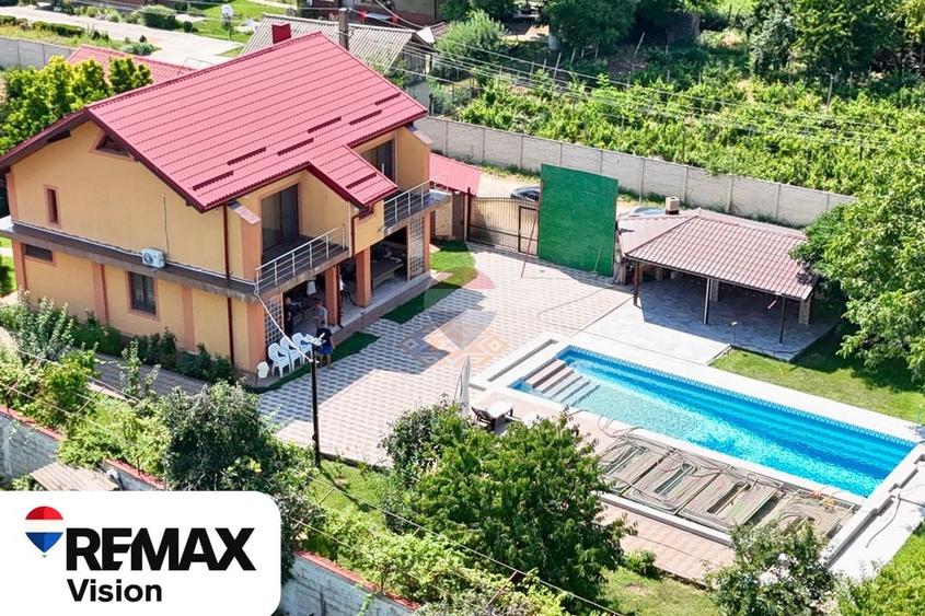 Casă individuală cu 8 camere cu Piscina în Castranova