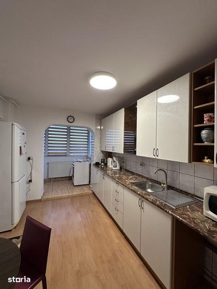 Apartament cu 2 camere decomandat în Tractorul