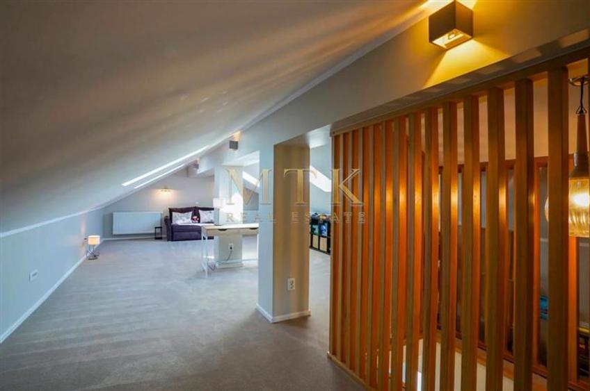 Duplex cu 5 camere cu Canalizare în Iancu Nicolae