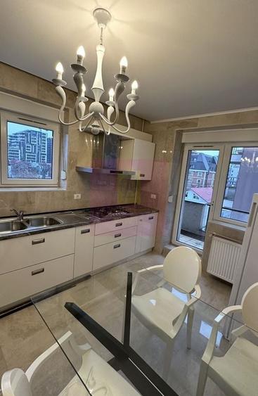 Apartament cu 3 camere decomandat în Herăstrău