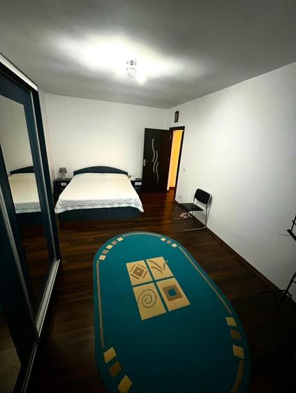 Casă cu 6 camere cu Garaj în Valea Adâncă