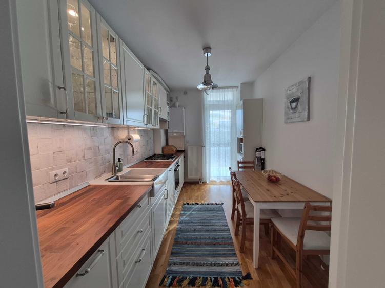 Apartament cu 4 camere decomandat în Central