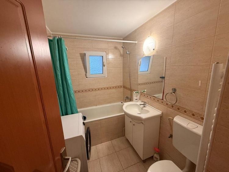 Apartament cu 2 camere decomandat în Între Lacuri