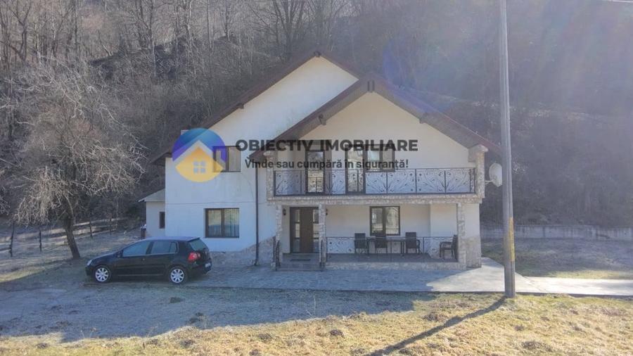 Casă individuală cu 4 camere cu Teren 1227 Mp în Pângărăcior