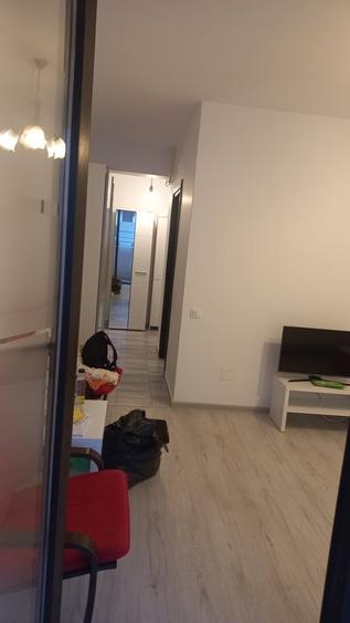 Garsonieră decomandată în Apărătorii Patriei