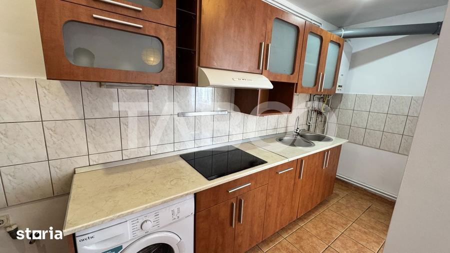 Apartament cu 3 camere nedecomandat, mobilat în Central