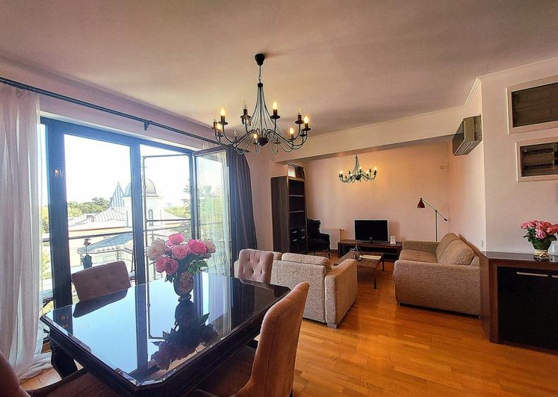Apartament cu 3 camere decomandat, mobilat în Kiseleff