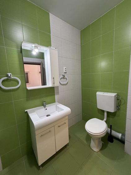 Apartament cu 3 camere decomandat în Florești