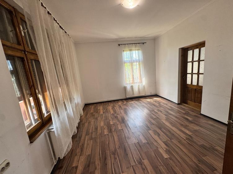 Casă individuală cu 5 camere cu Teren 1500 Mp în Tunari