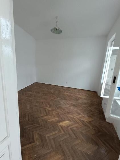 Casă cu 4 camere în Exterior Vest