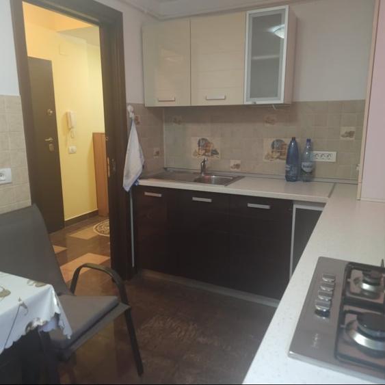 Apartament cu 2 camere decomandat, mobilat în Arcul de Triumf