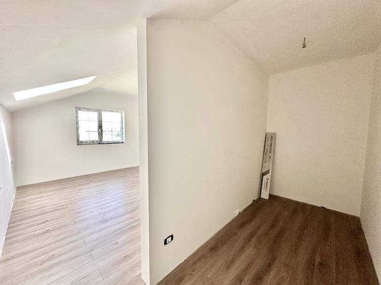 Duplex cu 4 camere cu Canalizare în Moșnița Veche