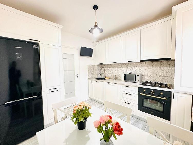 Apartament cu 3 camere decomandat în Runcu