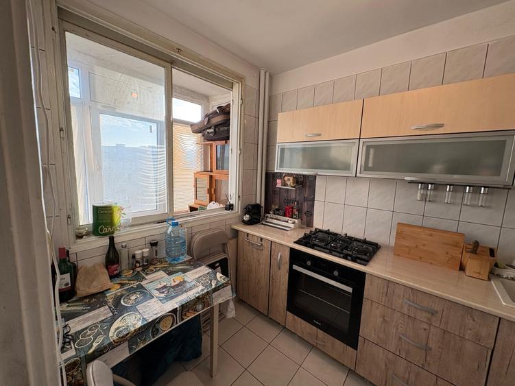 Apartament cu 2 camere semidecomandat în 1 Mai