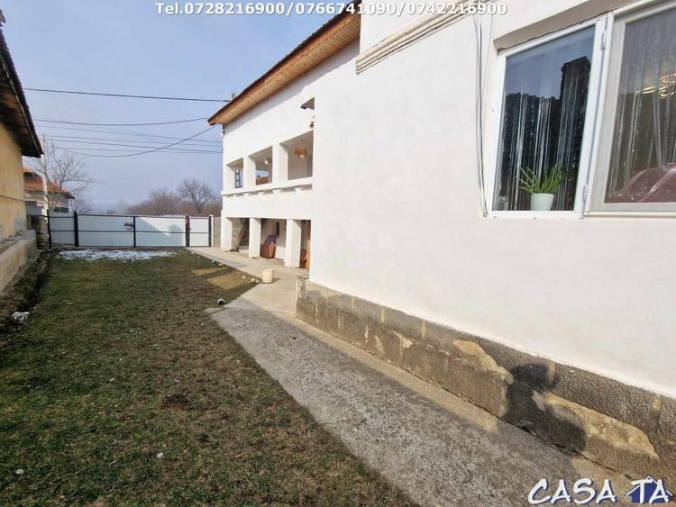 Casă individuală cu 5 camere cu Canalizare în Curtișoara
