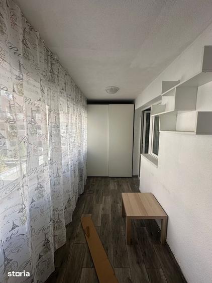 Apartament cu 3 camere în Apărătorii Patriei