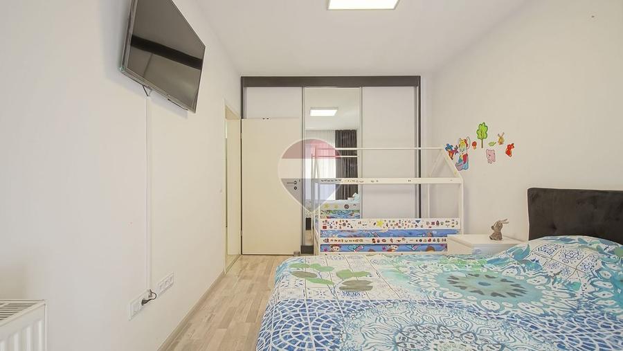 Apartament cu 3 camere decomandat în Tractorul