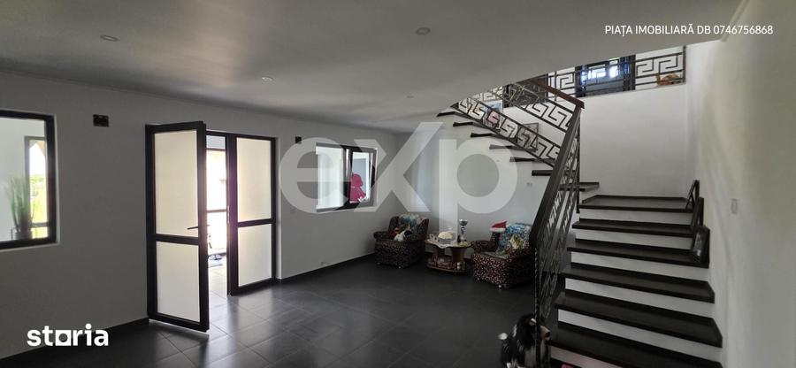 Casă cu 10 camere cu Teren 9800 Mp în Văcărești