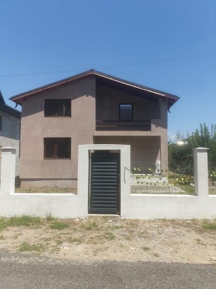 Casă cu 4 camere în Exterior Vest