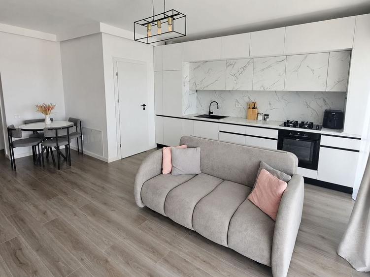 Apartament cu 2 camere semidecomandat, mobilat în Florești