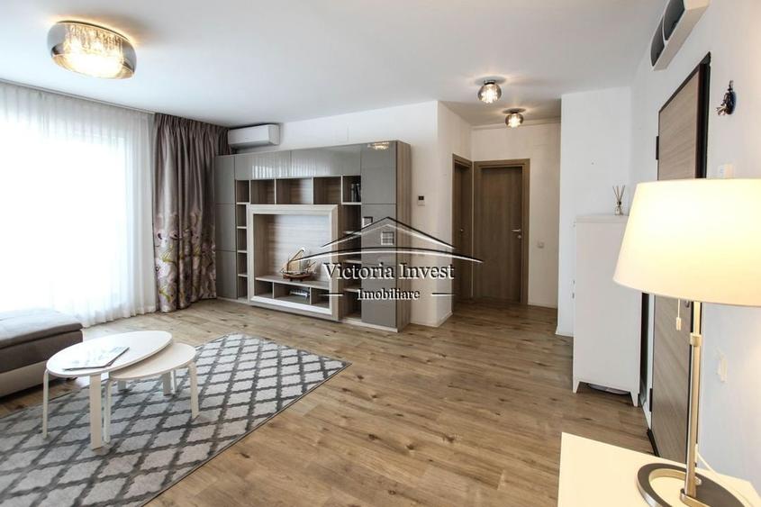 Apartament cu 4 camere semidecomandat, mobilat în Băneasa