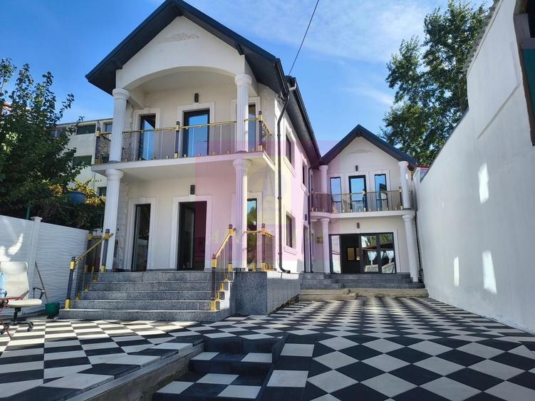Casă individuală cu 7 camere cu Canalizare în Mihai Bravu