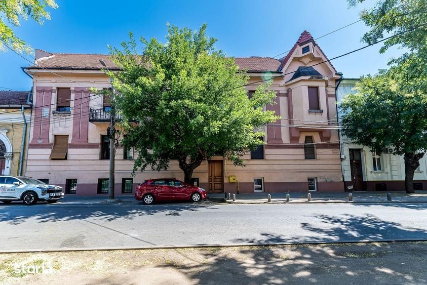 Apartament cu 4 camere si terasa si curte proprie, langa primarie - 1