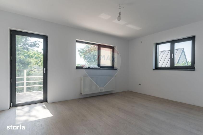 Casă cu 4 camere în Bucium