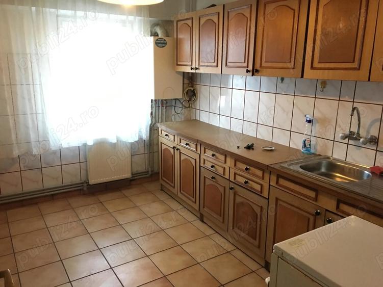 Apartament cu 2 camere semidecomandat în 5 Călărasi