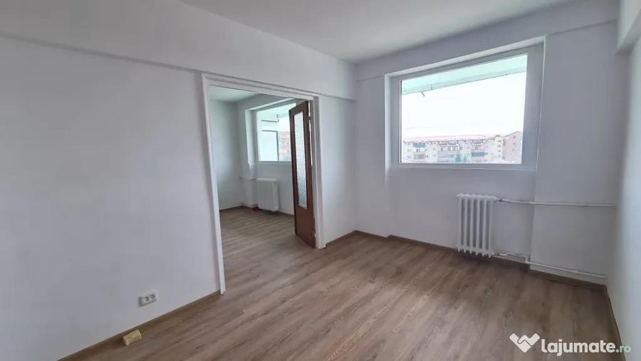 Apartament cu 3 camere decomandat în Sud