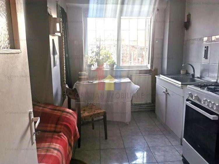 Apartament cu 3 camere decomandat în Obor