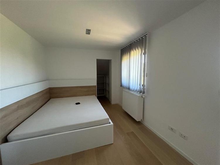 Casă individuală cu 5 camere cu Teren 100 Mp în Pătrăuți