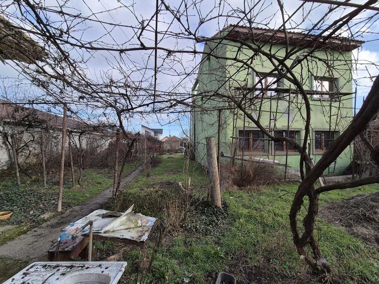 Casă individuală cu 3 camere cu Teren 750 Mp în Km 5
