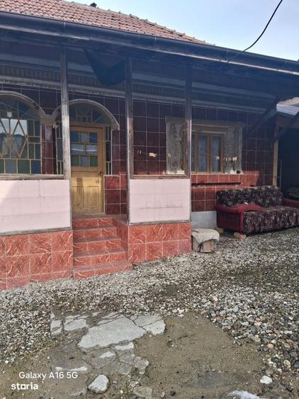 Casă cu 3 camere în Văcarea