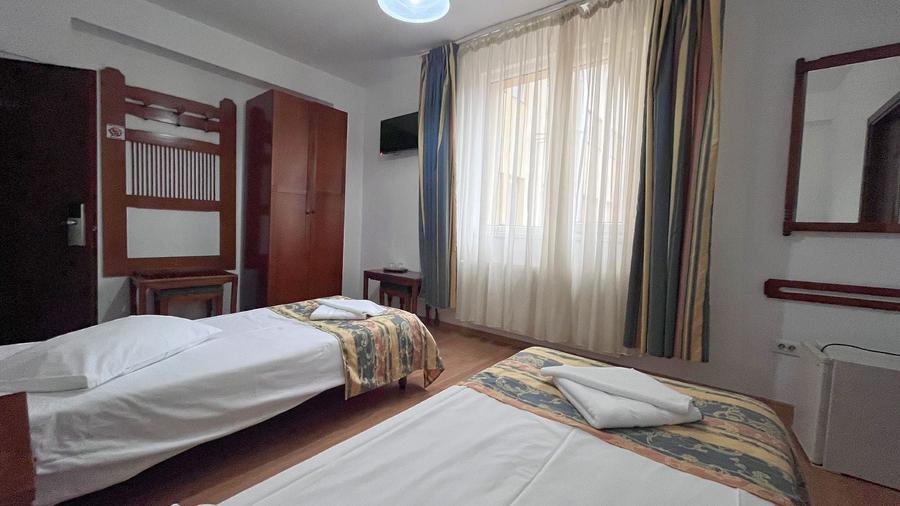 Apartament cu 3 camere decomandat în Astra