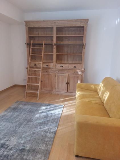Apartament cu 3 camere semidecomandat, mobilat în Kiseleff