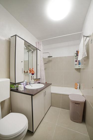 Apartament cu 3 camere decomandat, mobilat în Giurgiului