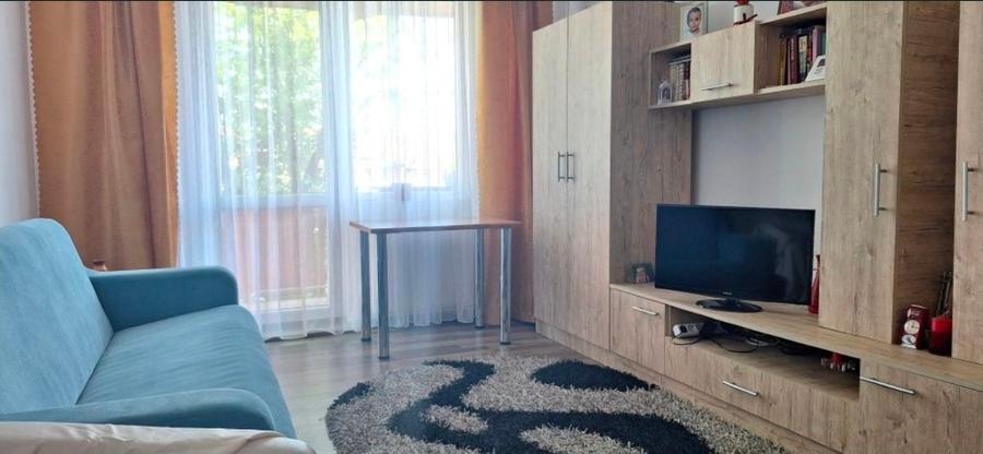 Apartament cu 3 camere decomandat în Tunari