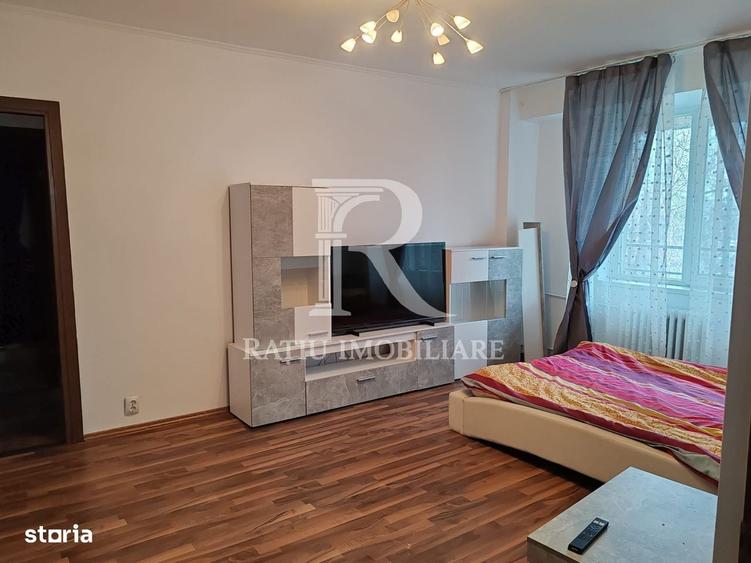 Apartament cu 3 camere semidecomandat în Cantemir