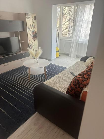 Apartament cu 2 camere semidecomandat în Tractorul