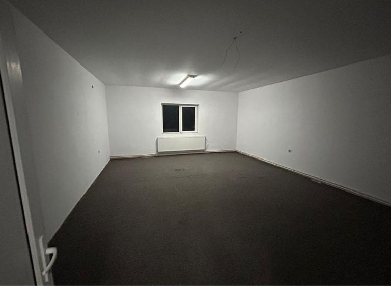 Casă cu 4 camere cu Teren 408 Mp în Central