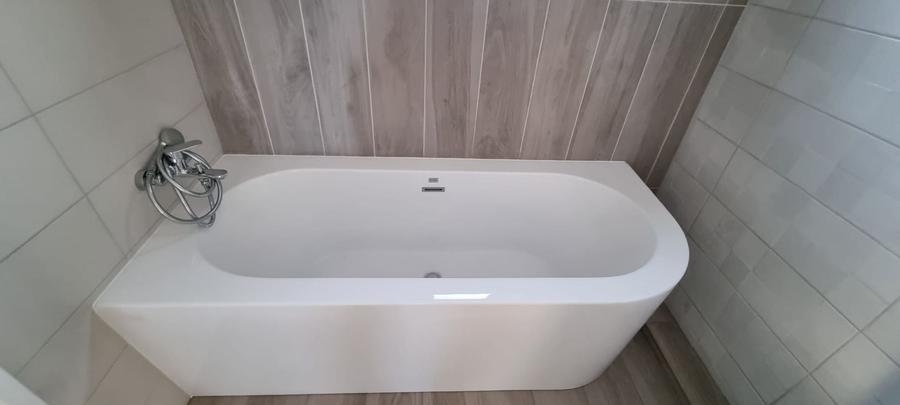 Casă individuală cu 5 camere cu Canalizare în Central