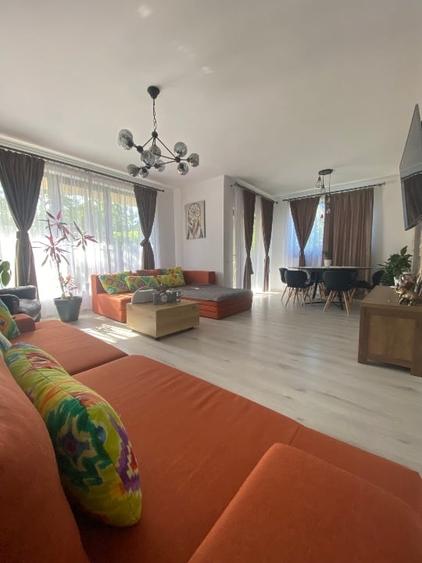 Duplex cu 4 camere cu Canalizare în Dâmbul Rotund