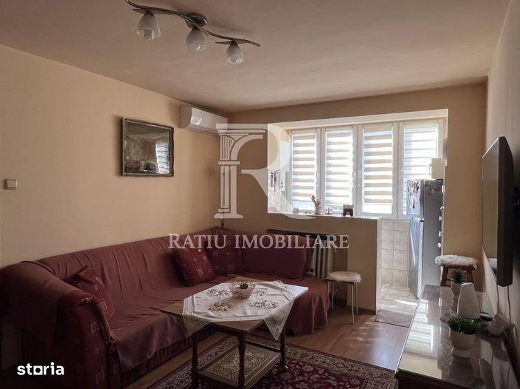Apartament cu 3 camere semidecomandat în Orașul Nou