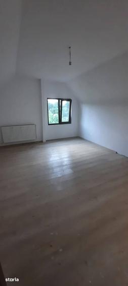 Casă cu 4 camere cu Teren 600 Mp în Voinești