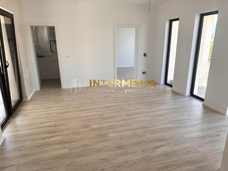 Casă individuală cu 3 camere cu Canalizare în Micești