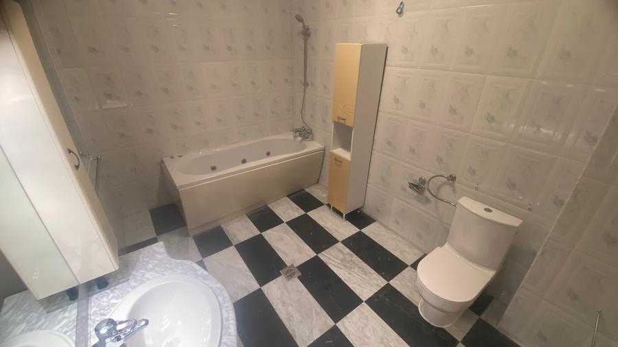 Casă individuală cu 12 camere cu Canalizare în Cotroceni