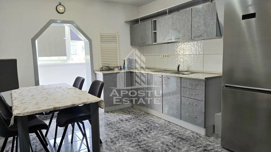 Apartament de vanzare cu 3 camere, decomandat,centrala proprie,Lipovei - 14