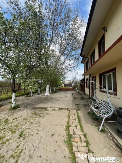 Casă cu 7 camere cu Teren 2354 Mp în Malu Mare